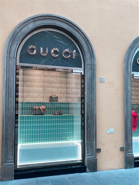 spaccio gucci vicino firenze|negozio gucci firenze.